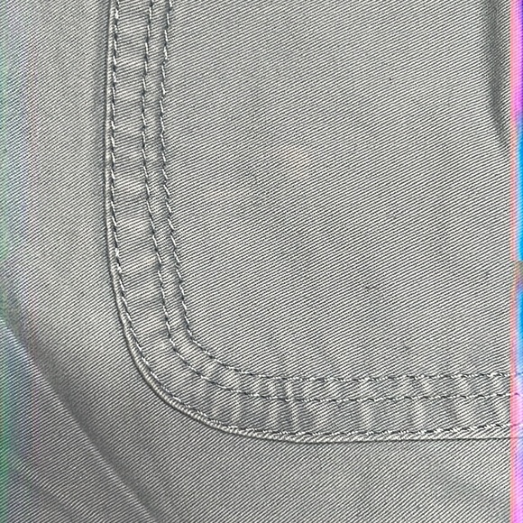 Old Navy Favorite Khakis Perfect 3 1/5” shorts Size 4 low-rise - Picture 5 of 7